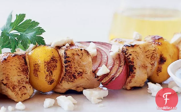 Frigarui de pui cu Vinaigreta de ierburi proaspete si Feta