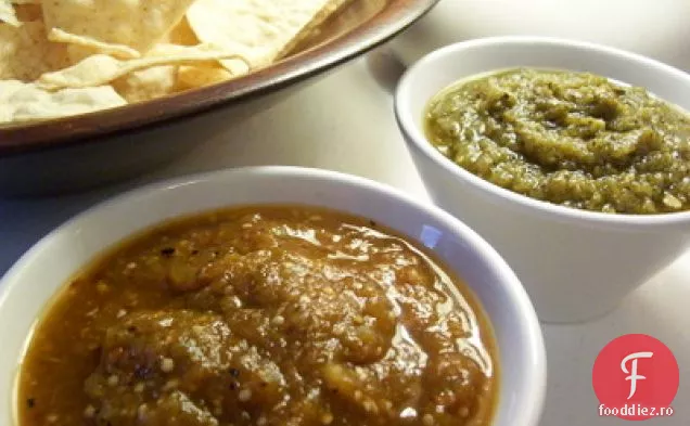 Chipotle fumuriu cu Tomatillos prăjit în tigaie și Jalapeno prăjit