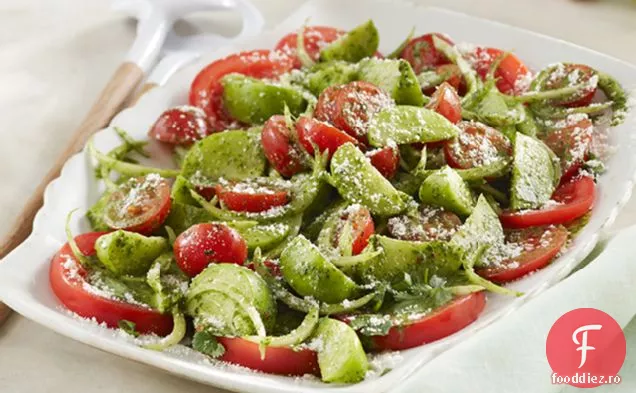 Salată Proaspătă De Roșii Și Tomatillo