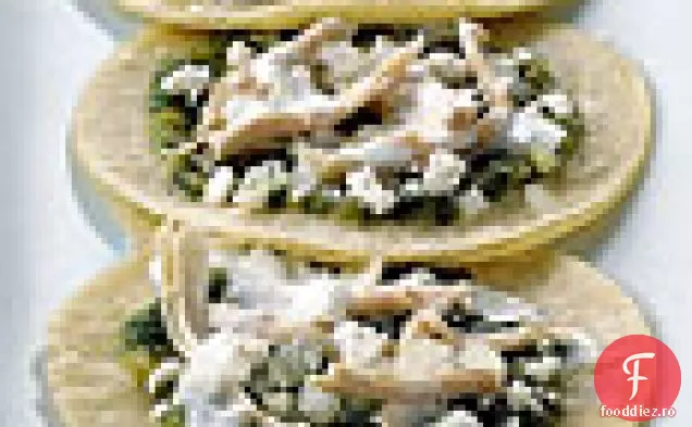 Tortilla moale prăjită cu Salsa Tomatillo și pui