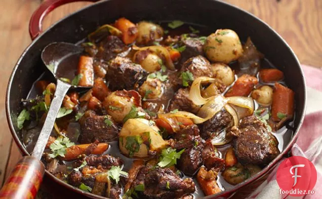 Carne de porc și legume în sos Tomatillo-Cascabel