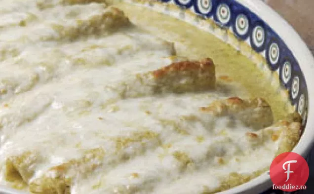 Enchiladas De Curcan Cu Sos Cremos De Tomatillo