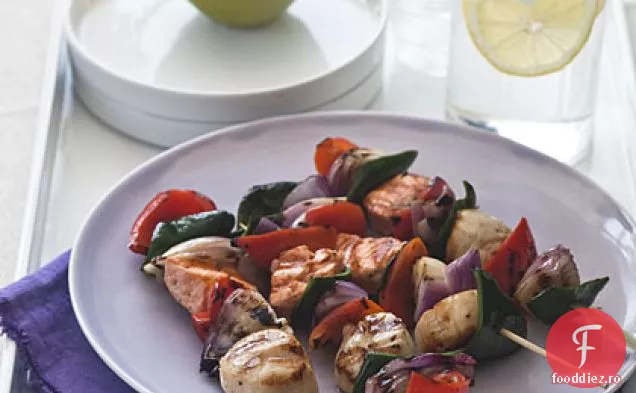 Frigarui de somon si scoici cu sos Romesco