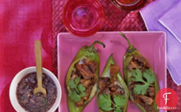 Ardei iute Anaheim umplut cu carne de porc crocantă