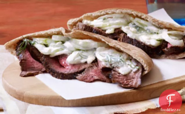 Friptură la grătar cu salată Tzatziki