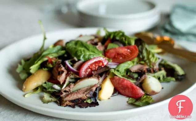 Salată de carne și cartofi la grătar
