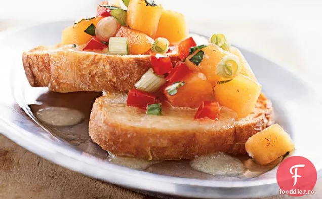 Bruschetta cu Salsa de piersici și Brie topită