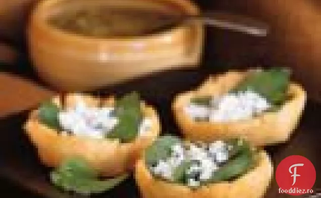 Sopes crocante de cartofi (bărci masa) cu Salsa, brânză de capră și el