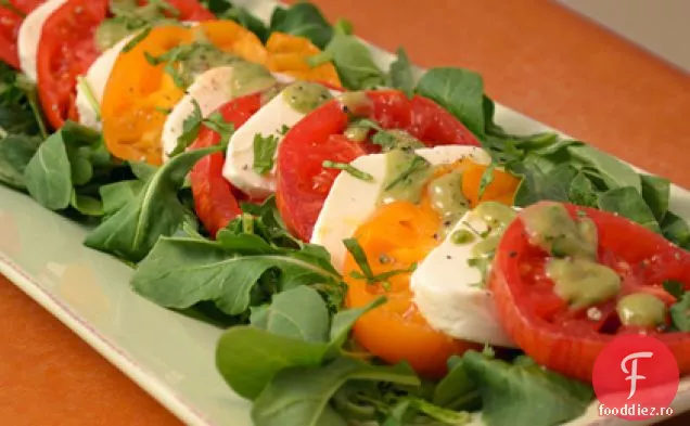 Salată De Roșii Heirloom Cu Sos De Coriandru De Avocado