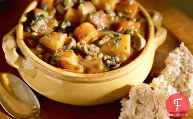 Tocană de legume consistentă condimentată cu carne de vită