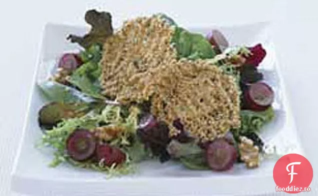 Verdeață amestecată cu chipsuri de parmezan