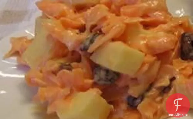 Salată de morcovi și stafide I