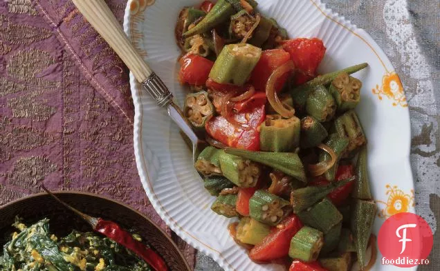 Okra înăbușită și roșii
