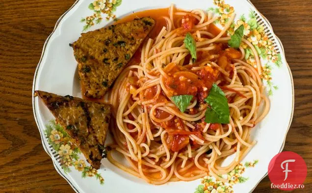 Spaghetti Pomodoro Cu Tempeh La Grătar
