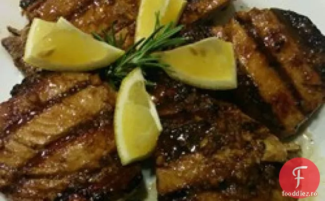 Ton cu aripioare galbene la grătar cu marinată