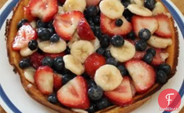 Clătită pufoasă cu compot de banane-fructe de pădure