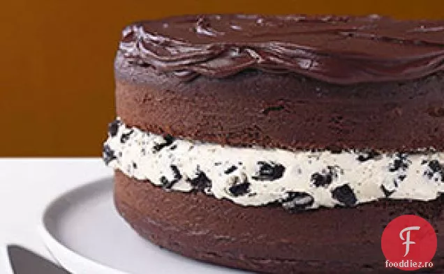 Tort de prăjituri Oreo acoperit cu ciocolată