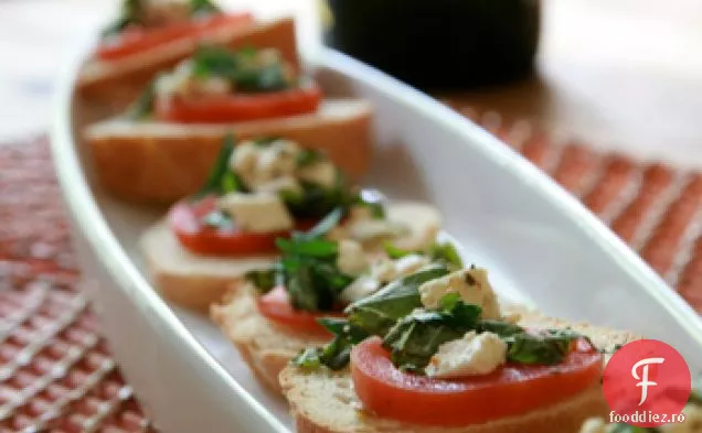 Roșii, Ierburi Proaspete Și Feta Crostini