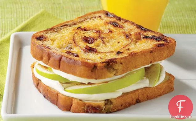 Sandwich De Dimineață Cu Scorțișoară Și Mere