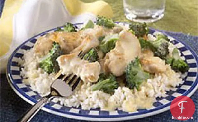 Orez ușor, pui și Broccoli