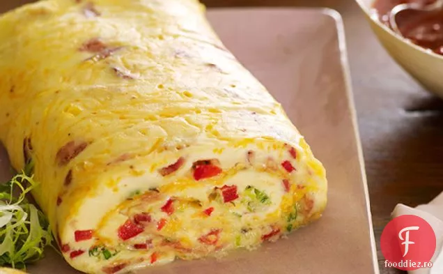 Rulou de omletă cu Bacon cu Salsa