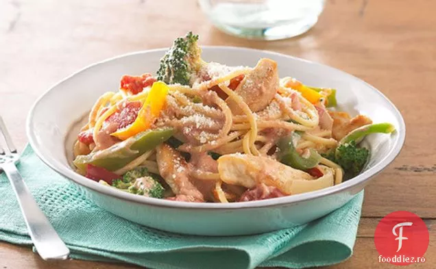 Spaghete cremoase cu roșii și pui
