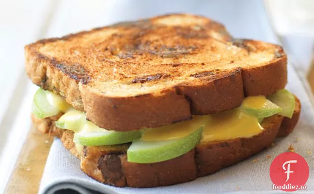 Cheesy Mere-Scorțișoară Stafide Grill