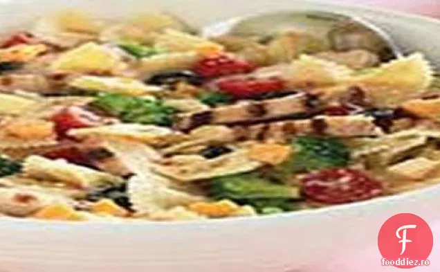 Salată De Paste Cu Papion De Pui