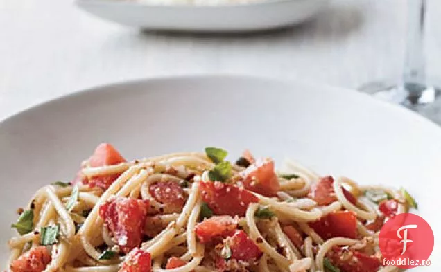 Friptură de vită cu sos picant de iaurt-nucă