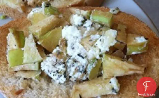 Bruschetta Cu Brânză De Capră Cu Mere