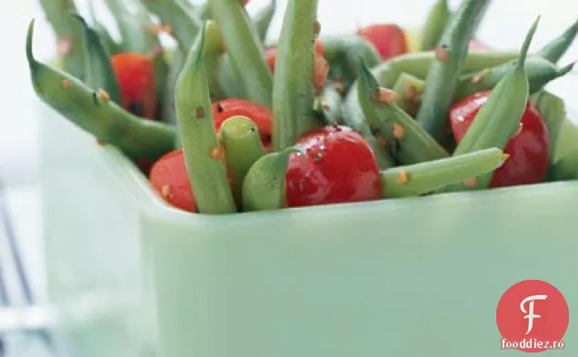 Salată de fasole verde și roșii Cherry