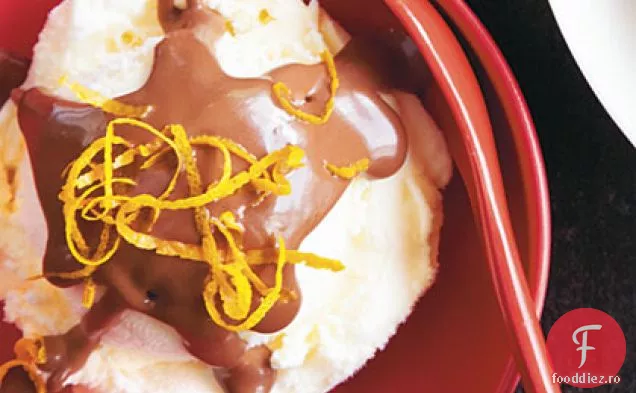Sundaes Cu Sos De Ciocolată Și Portocale