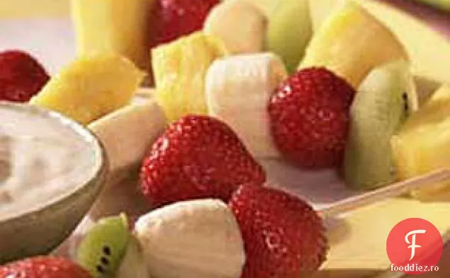 Kabobs de fructe cu Dip de lămâie