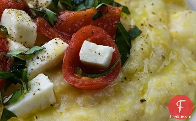 Mămăligă Cu Roșii Și Mozzarella