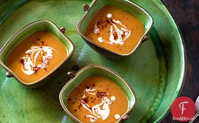 Supă de dovleac de iarnă cu Chile roșu și mentă