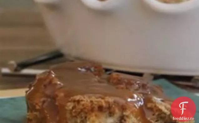 Budincă de pâine de dovleac cu sos de rom Caramel