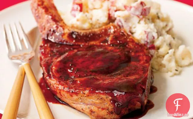 Cotlet de porc cu frecare Ancho Chile și glazură de zmeură