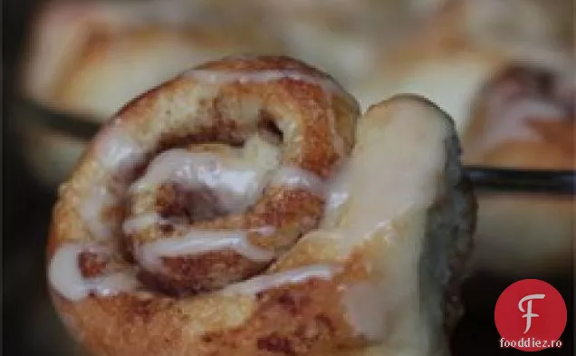 Rulouri de scorțișoară din aluat de pâine congelat - ușor