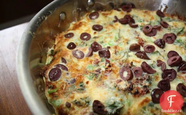Frittata cu brânză, roșii uscate la soare și busuioc