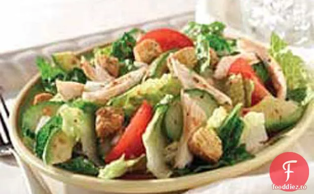 Salată de pui și Avocado cu ardei roșu prăjit