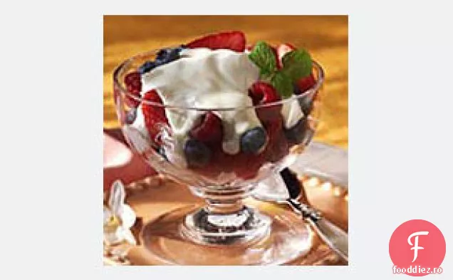 Topping Ușor De Fructe Cu Smântână