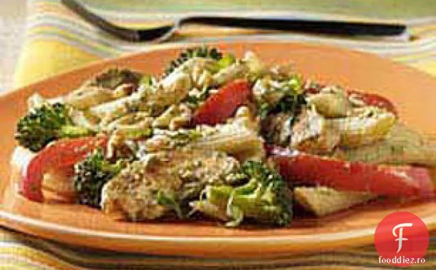 Jardiniere Penne cu pui si legume in sos de busuioc
