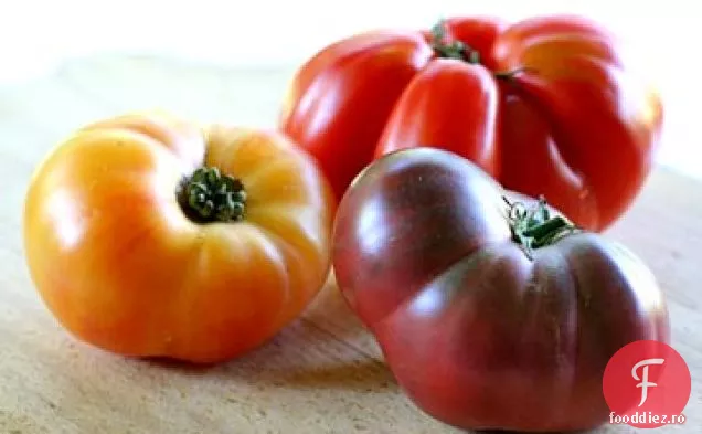 Salată De Mozzarella Cu Busuioc De Roșii De Moștenire