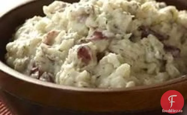 Usturoi zdrobit și cartofi de mărar