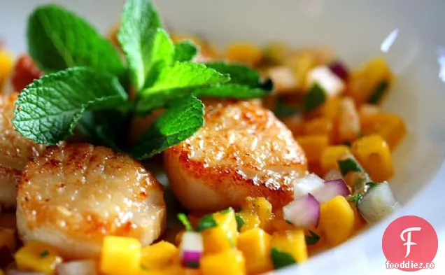 Scoici de mare arse cu Salsa de Mango-pepene galben