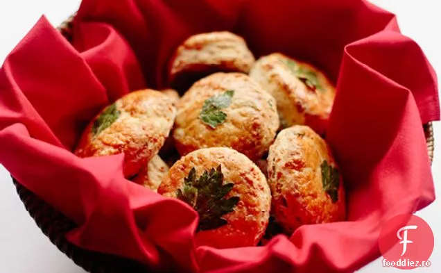 Biscuiți Cheddar Cu Un Castron