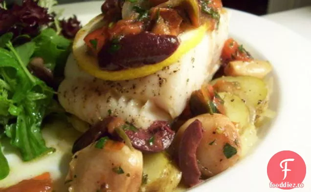 Cod Negru Fiert Cu Cartofi Fingerling Și Confit De Usturoi