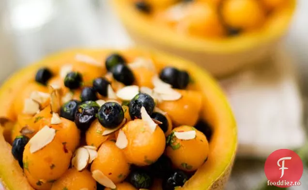 Salată Crocantă De Pepene Galben Și Afine