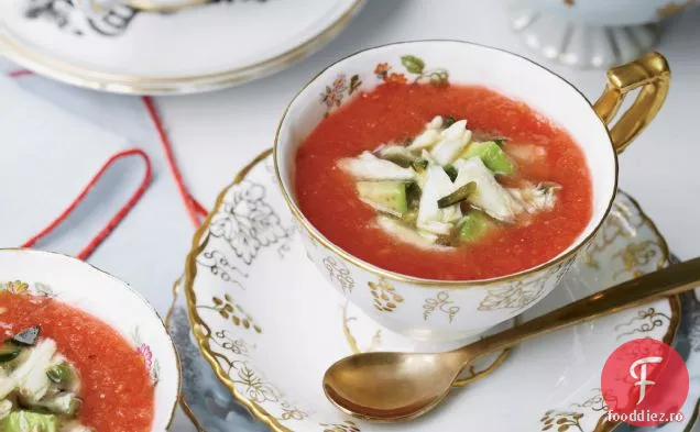 Gazpacho picant de roșii și pepene verde cu Crab