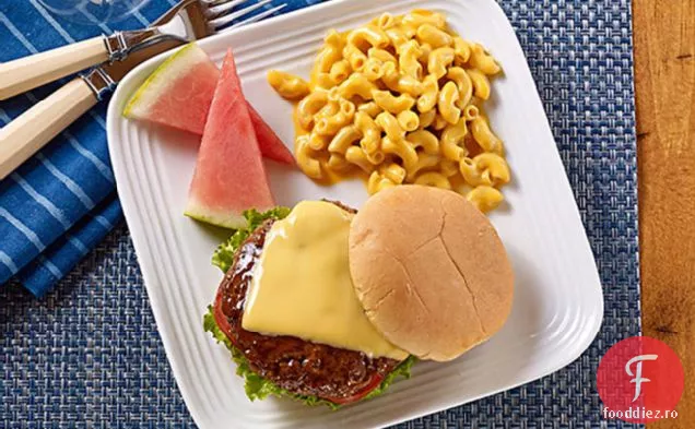 Cheeseburgeri BBQ cu macaroane de lux & cina brânză